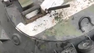 ทหารรัสเซียขังตัวเองในรถถัง ไม่อยากออกไปไหน