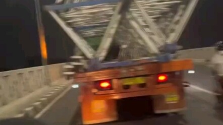 Iklan truk ini aja lebih keren daripada SM, hahaha!