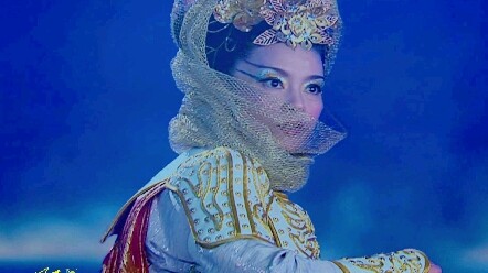 เขาไม่เคยเอาช่วงเวลาห้าล้านปีอันเงียบเหงานี้ไปใส่ไว้บนหัวของพี่สาวศิษย์ เขาเพียงหวังว่าพี่สาวศิษย์จะ