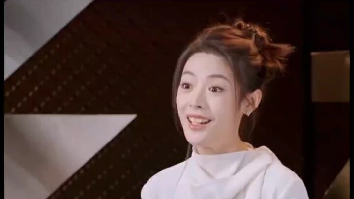 Hóa ra đơn vị của Trần Lệ Quân quy định phải đi ghế hạng hai trở xuống, nếu không kế toán sẽ không t