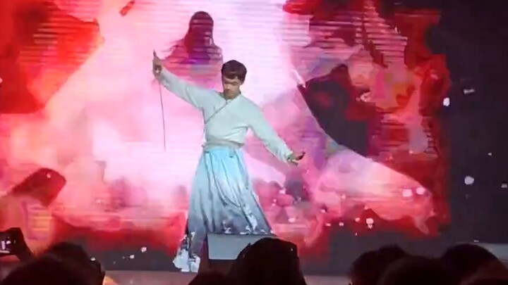 "Yue Shen" Hanfu flipping