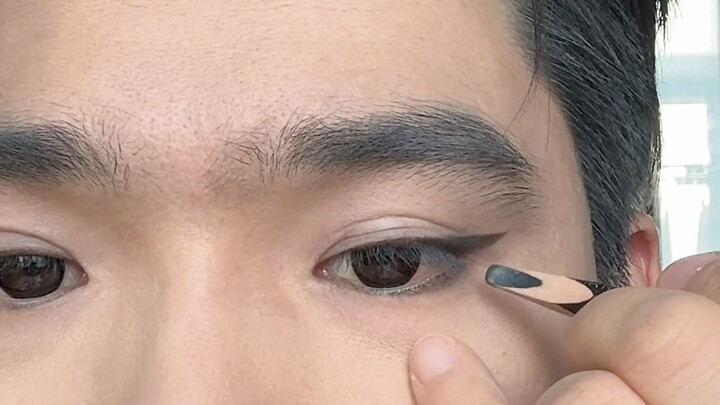 Once your eyeliner is perfectly applied, your makeup look can instantly switch to any style you like