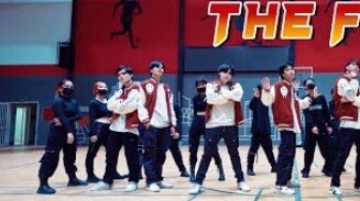 Vietnamese dance troupe performed EXO's "DON'T FIGHT THE FEELING" dance cover by FGDANCE