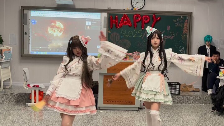 [Girls’ High School]: A high school girl dancing “Sending the Moon” just has that vibe.
