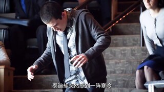 美女刚准备游泳，就看到水池正在快速结冰，还把人给冻成了冰块！