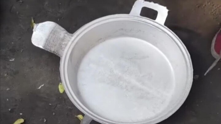 ตอนเอาออกมาจากเตาให้ติดด้ามมาด้วยหน่อย