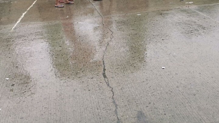 Win,, rain or shine tuloy ang laban Hahaha,, 🌧️😂