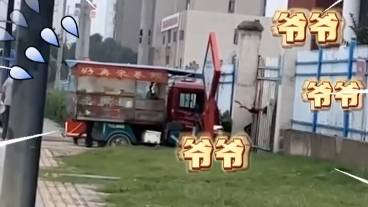 Cảm giác của Hồ Lô Đệ Tử: Thôi đừng hét nữa, đừng hét nữa, cái xẻng của ông nội bắn cả tia lửa rồi!