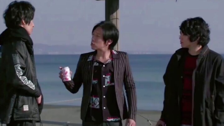 Kamen Rider Sword is actually following Gaia. What is the grudge between Ultraman and the Pointed St