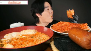 Bát mì và xúc xích khổng lồ phần 4 #mukbang