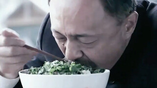 老头来吃羊肉泡馍，一上来就点了九个馍，这才是真正的老吃家