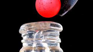 Bóng sắt VS gel 1000 độ C, kết quả sẽ ra sao?
