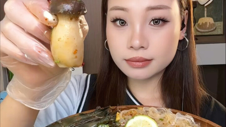 Piring campur seafood ala Thailand! Berubah jadi prajurit jet (tapi sebenarnya tidak)