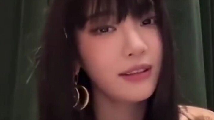 โซเชียลต่างประเทศถล่มทลาย สาวฝรั่งโพสต์คลิปจนได้ 150,000 ไลก์! นับเป็นครั้งที่ดังที่สุดตั้งแต่เธอเดบ