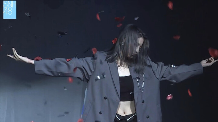 Hao Jingyi menampilkan tarian grup pria "Criminal", gantengnya bikin pengen langsung manggil suami