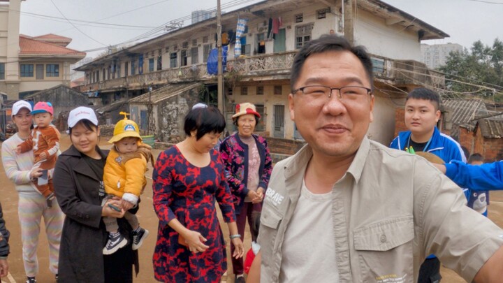 How to convince the whole village to cooperate in making a comedy video? [Behind the Scenes]