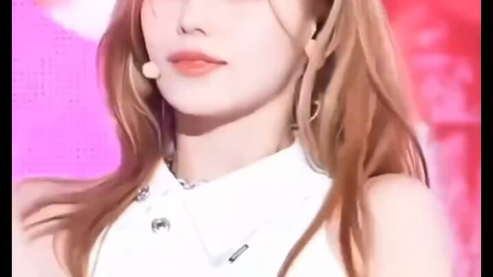 Những thần tượng từng là fan K-pop từ nhỏ