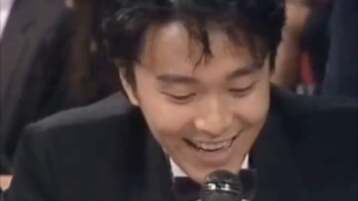 Dulu Siung Yat Ng minta ciuman dari Miss Hong Kong—Momen ikonik si “social butterfly” Siung Yat Ng!