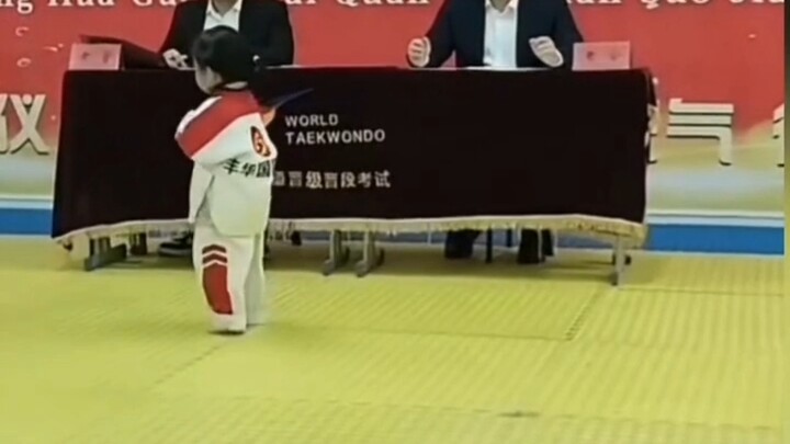 #التايكوندو #اختبارات التايكوندو طفل صغير لطيف جدًا! #مضحك #طفل لطيف