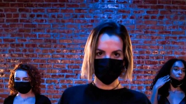 การสบตาก็น่าดึงดูดใจได้เหมือนกัน! ต่อต้านความไร้ประสิทธิภาพของท่าเต้นส้นสูง เก็บไว้เลย