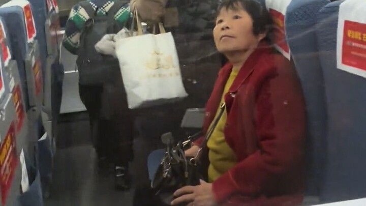 ช่วงครึ่งเดือนที่แม่ฉันมาอยู่ในเมือง พวกเราอ้วนกันหมด รวมถึงแมวของบ้านด้วย