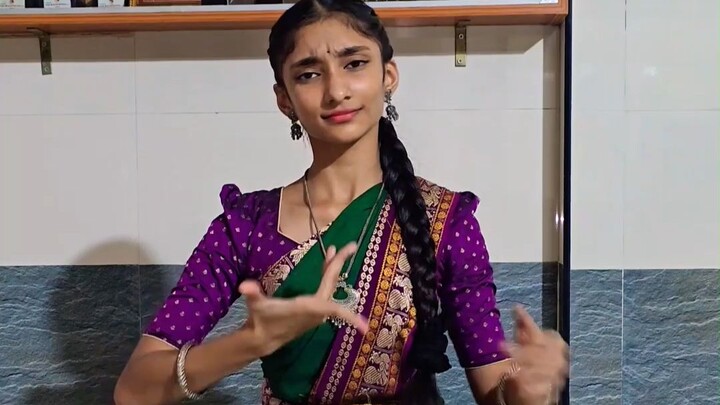 [Indian Dance] Lover or Beloved? — A Debate on Krishna and Radha’s Love (Self-Translated)