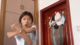 عندما تكون وحيدًا في الغرفة