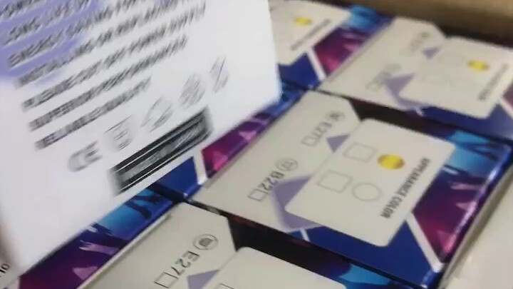 把鸟关进笼子里，鸟就有了主人，然后主人会告诉小鸟，要不是我喂养你，你早就饿死了。殊不知，把鸟放出来，鸟也会去找吃的，也无需去感谢谁。猪到死都不明白，结束它生命的人，和给它一日三餐的人是什么关系。你被