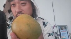 ASMR MANGO (EATING SOUNDS & ASKING QUESTIONS ABOUT INTERESTS)
