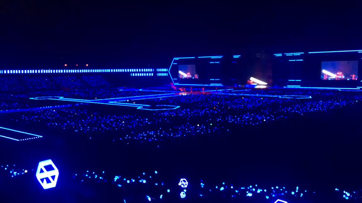 Now *this* is what you call a classic—the god of the cheering world, the god of central control!