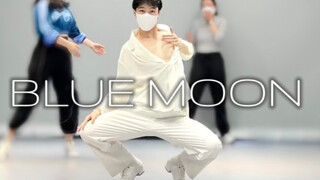 这一身也太纯欲了吧！线条男生翻跳韩国APHRODITE编舞BLUE MOON