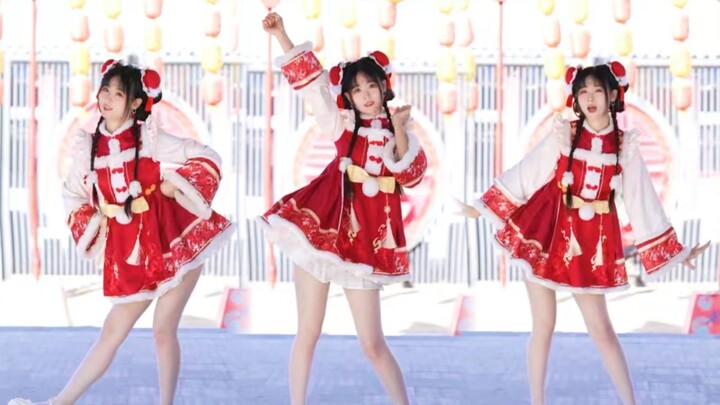 Semoga selalu bahagia setiap tahun, selalu meraih keberuntungan tiap musim—hadiah angpao musim semi 