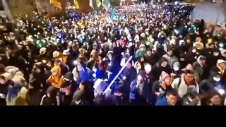 韩国总统弹劾活动中播放了Supernova