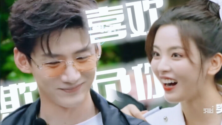 [باي يويه قوانغ] حقًا أنت رجل رائع، يا أخي باي! لا يُسمح للآخرين بإيذائها، لكنك وحدك تستطيع إضحاكها،