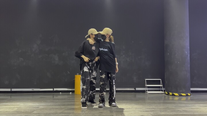 Roll with my twin sister and pick up Moony teacher's choreography