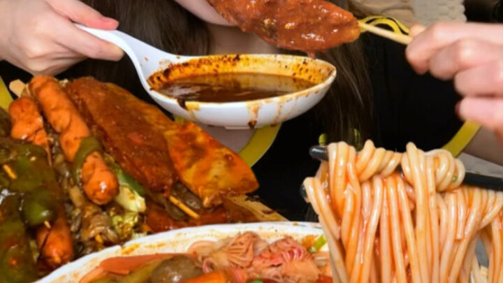 Tự làm xiên chiên thơm phức tại nhà! + Bún canh chua Quý Châu chua cay thơm nức