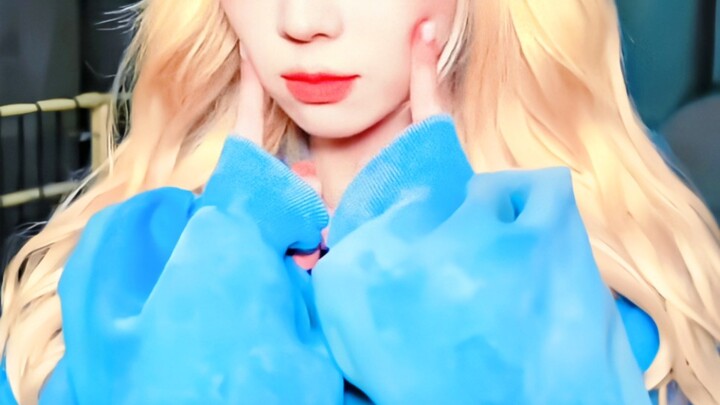 Jiumin?! Sebenarnya siapa yang bilang dia tidak cocok dengan warna rambut pirang muda?