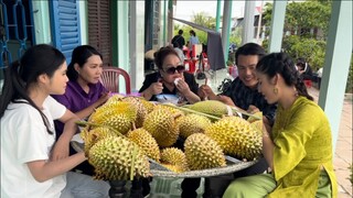 Má Ngọc Giàu thương Trấn Thành và Ngọc Huyền nhất, má Kiều Mai Lý sốc khi nhận lương bằng sầu riêng