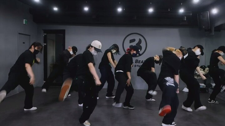 【HOOK】Aiki Jiang Huiren, your YouTube channel has finally updated. We will rock you! Choreography fo