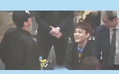 Selebriti EXO yang terkenal karena stalker-nya—Wu Shixun, satu-satunya penggemar yang meninggalkan a