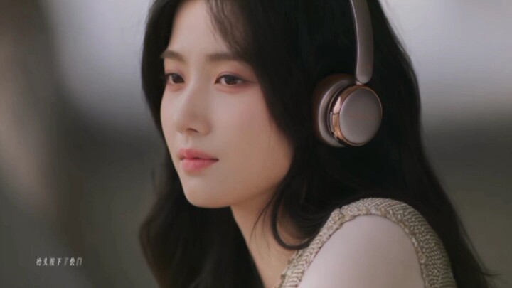 a minute to appreciate the beauty of Lu Yuxiao in Love Between Lines, directed by Cattree (Maodeshu)