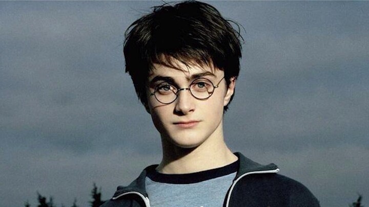 Perubahan penampilan "Harry Potter" Daniel Radcliffe, mata biru keabu-abuan, dan selera yang familia