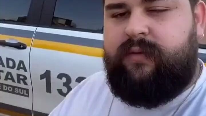 نوع يتعرض للضرب