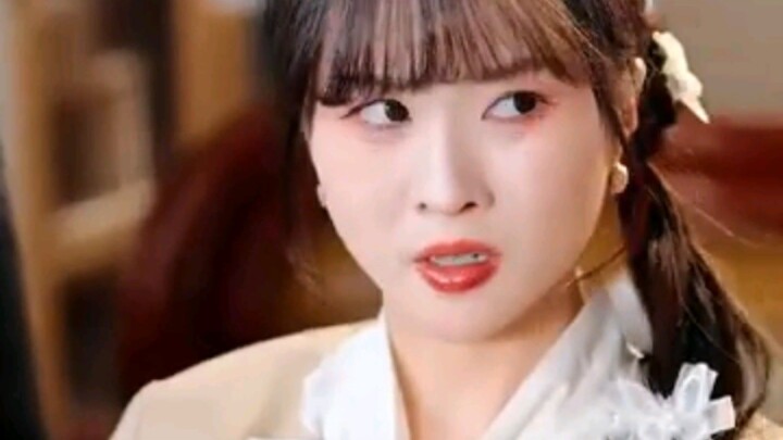 4. I became a cannon fodder supporting character far away from male lead,favored by villainous CEO.