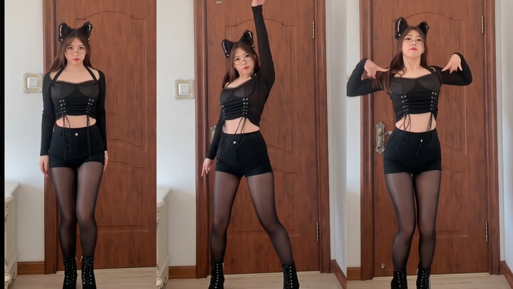 Versi telinga kucing Pink Venom, yang tidak mengerti kaki montok pasti kesulitan