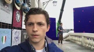 Full video cận cảnh Tom Holland bị nước tạt bay đi!