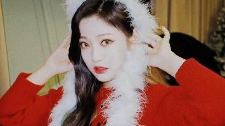 Holy crap! The lead singer became a sensation thanks to her dancing... This lady has truly reached t