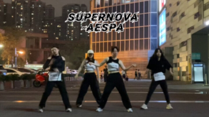 跳完才发现有路人在我们后面跳supernova！吒真的火了