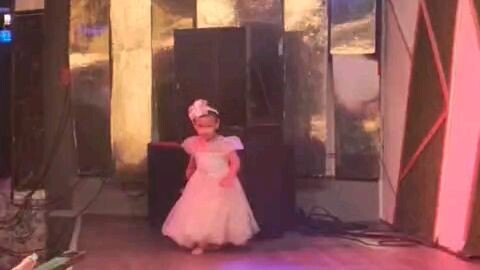 my little princess 💓 love to dance 🩰 #daughter #bilibili #pattaya