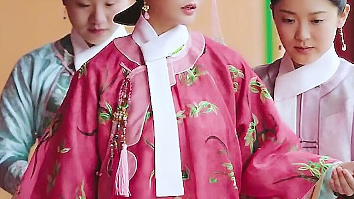 Lang Hua makes the concubines dress plainly, even Huanhuan can’t stand to watch anymore.